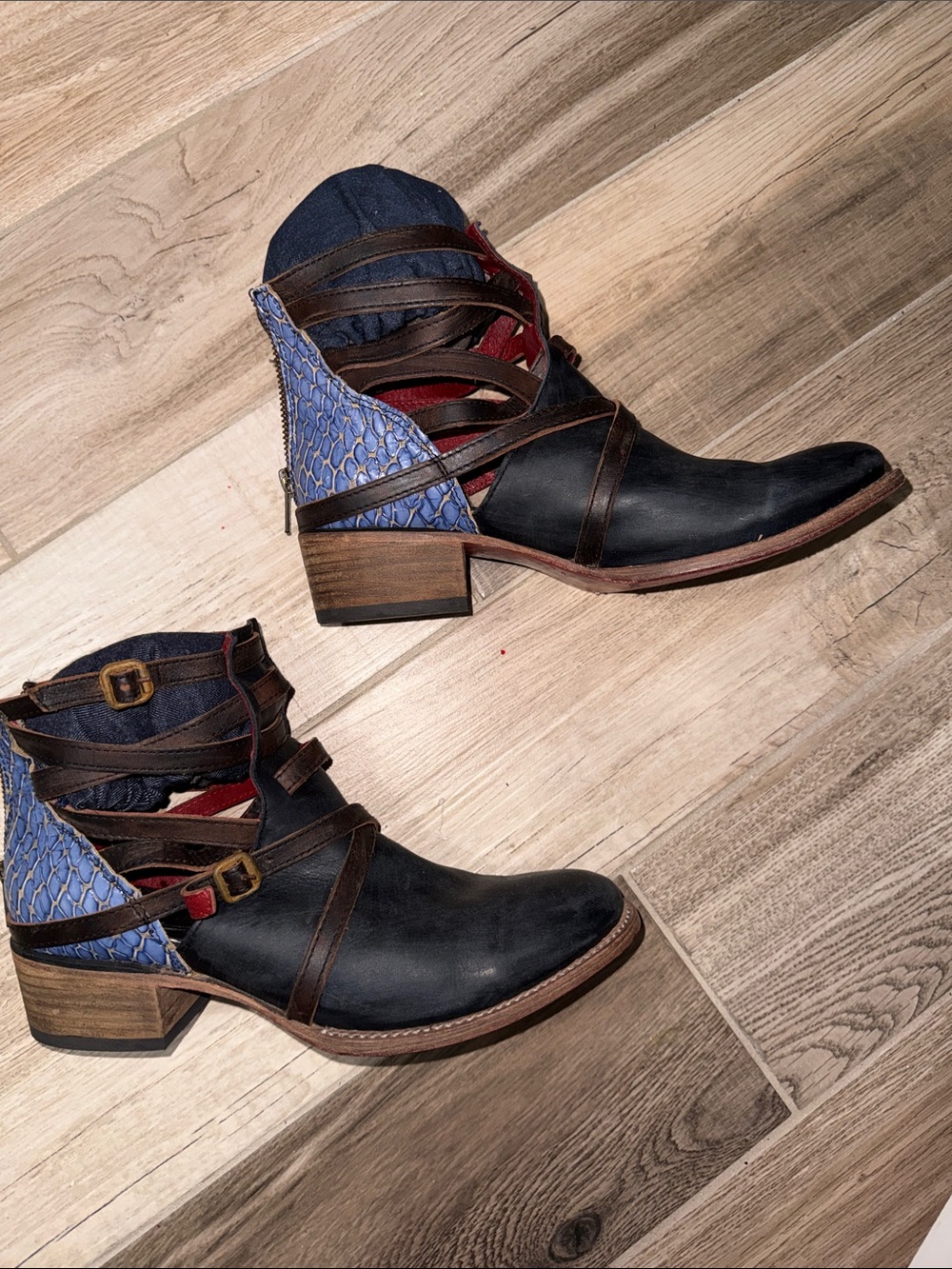 RARE Freebird Stair NAVY Women’s Black & Brown Strappy Ankle Boots sz9